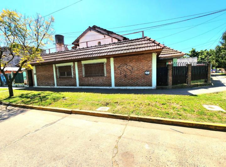 Casa · 150m² · 5 Ambientes · 2 Cocheras