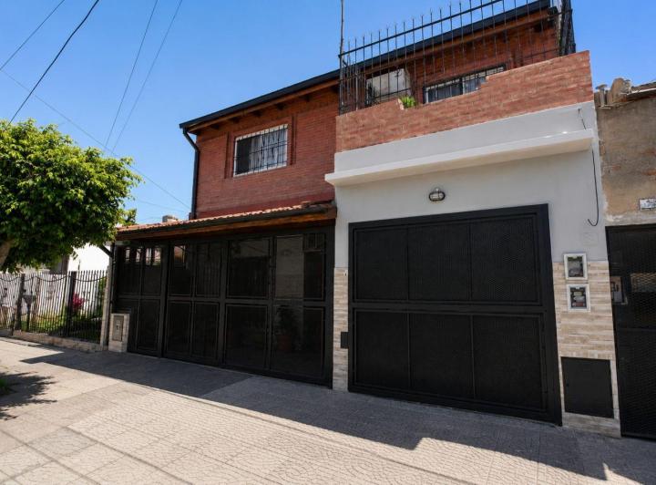 Casa · 162m² · 6 Ambientes · 1 Cochera