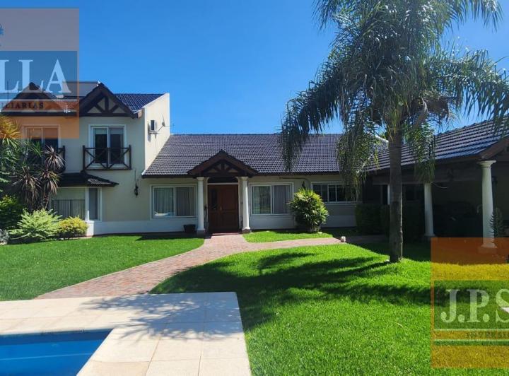 Casa · 220m² · 4 Ambientes · 1 Cochera
