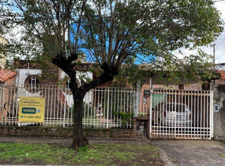 Casa · 150m² · 4 Ambientes · 1 Cochera