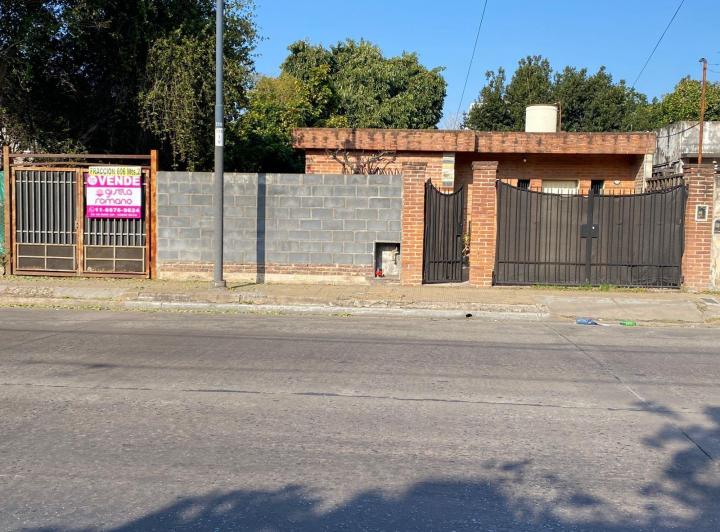 Casa · 100m² · 4 Ambientes · 5 Cocheras