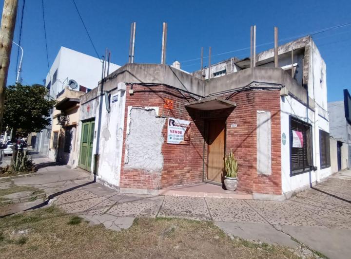 Casa · 80m² · 4 Ambientes · 1 Cochera
