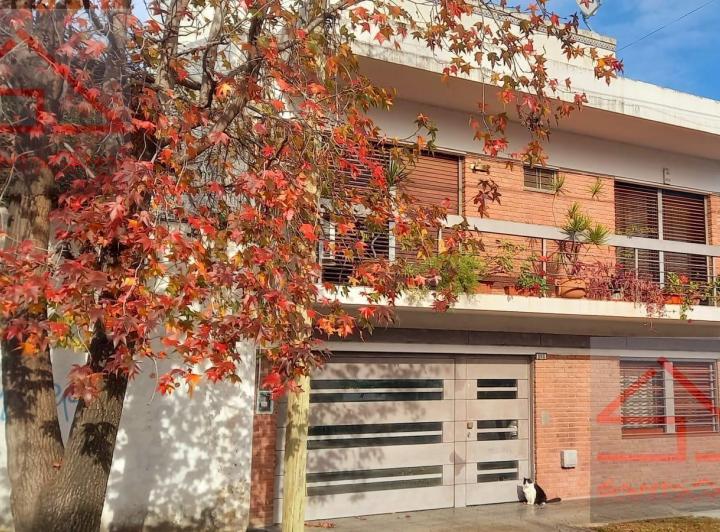 Casa · 163m² · 5 Ambientes · 1 Cochera