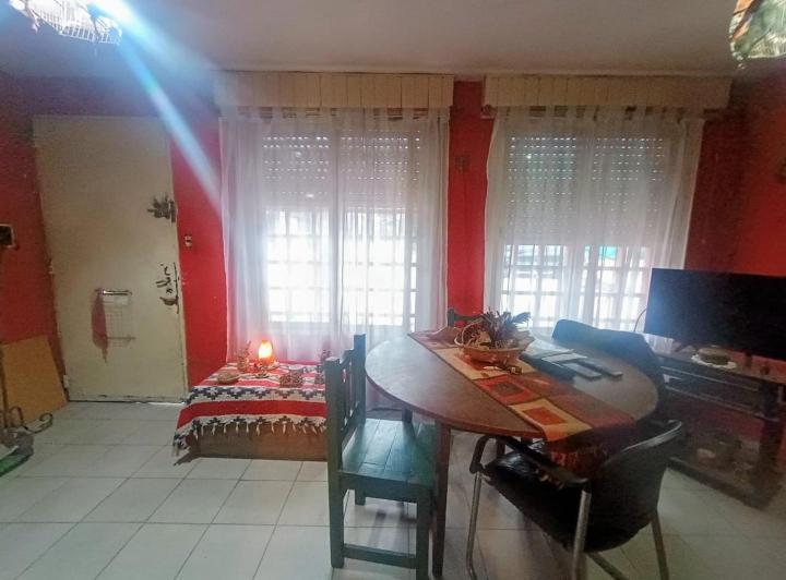 Casa · 200m² · 2 Ambientes · 5 Cocheras