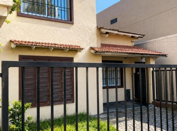 Casa · 130m² · 3 Ambientes · 1 Cochera