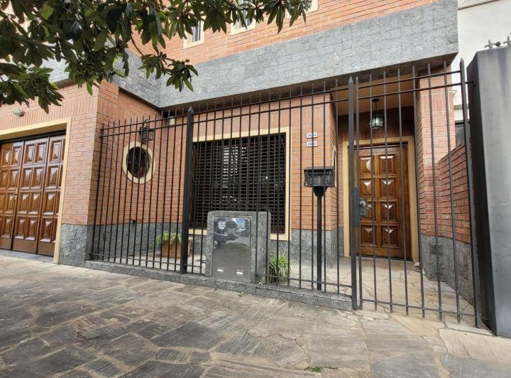 Casa · 377m² · 4 Ambientes · 1 Cochera