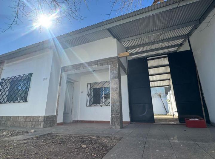 Casa · 90m² · 2 Dormitorios · 3 Cocheras