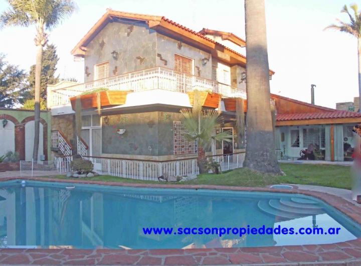 Casa · 800m² · 6 Ambientes · 4 Cocheras
