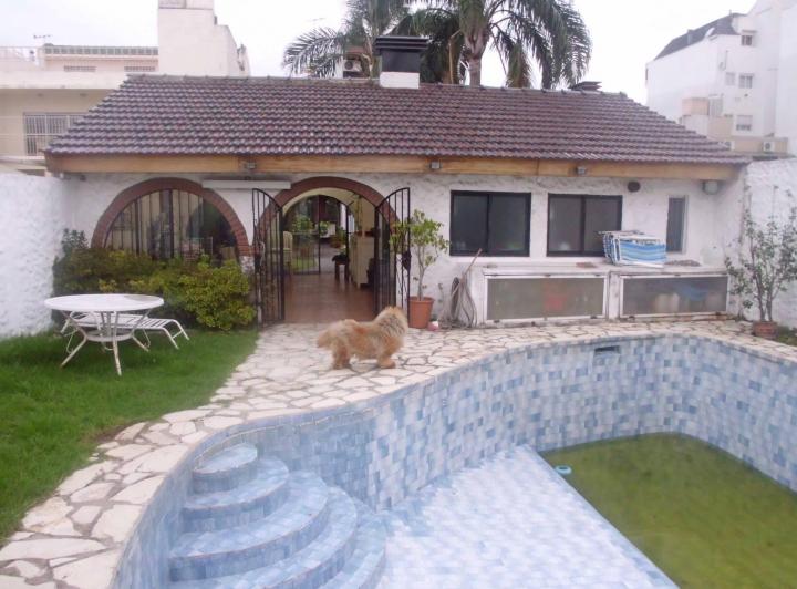 Casa · 200m² · 6 Ambientes · 2 Cocheras