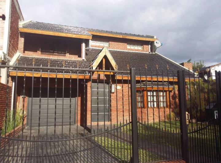 Casa · 170m² · 4 Ambientes · 3 Cocheras