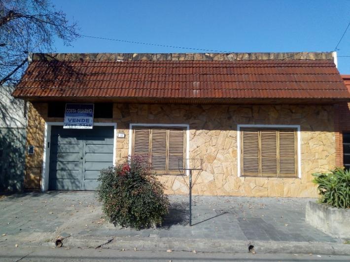 Casa · 172m² · 4 Ambientes · 1 Cochera