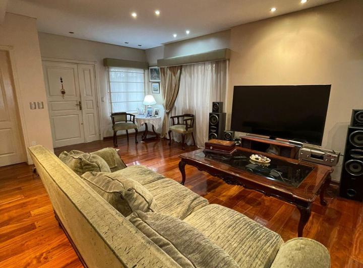 Casa · 250m² · 4 Ambientes · 2 Cocheras
