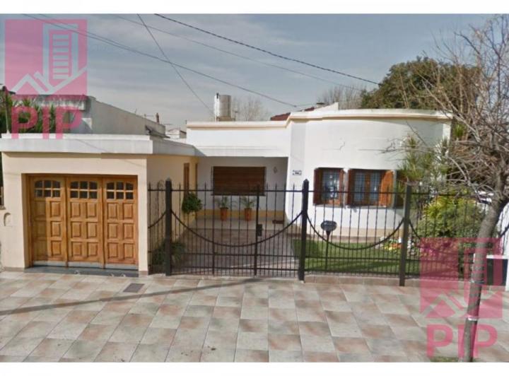 Casa · 200m² · 5 Ambientes · 2 Cocheras