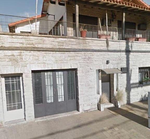 Casa · 300m² · 5 Ambientes · 3 Cocheras