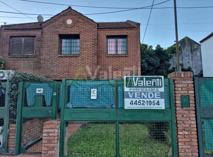 Casa · 140m² · 4 Ambientes · 1 Cochera