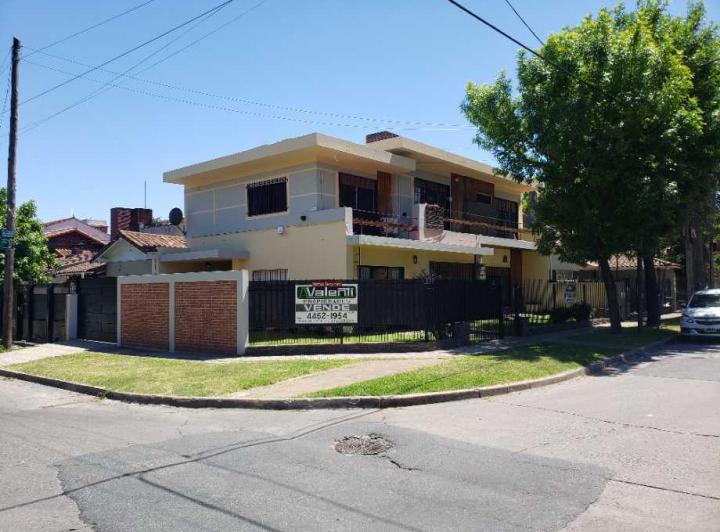 Casa · 199m² · 4 Ambientes · 1 Cochera