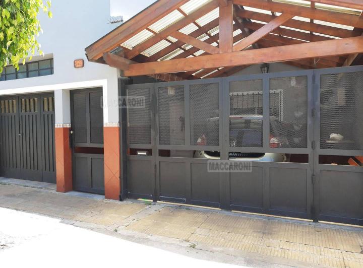 Casa · 150m² · 4 Ambientes · 2 Cocheras