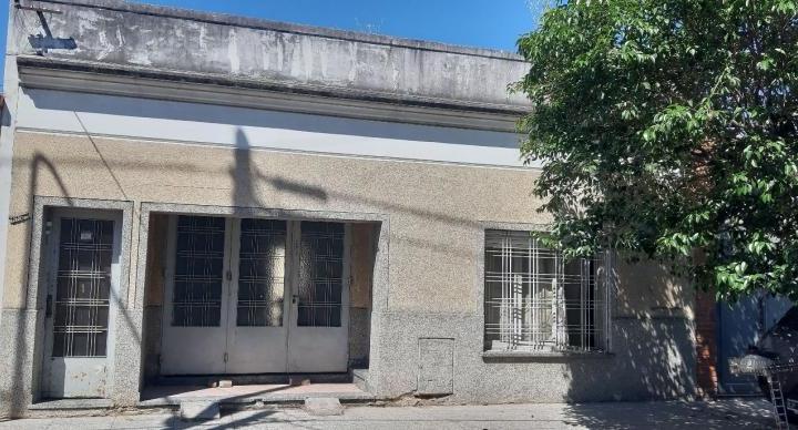 Casa · 318m² · 8 Ambientes · 1 Cochera