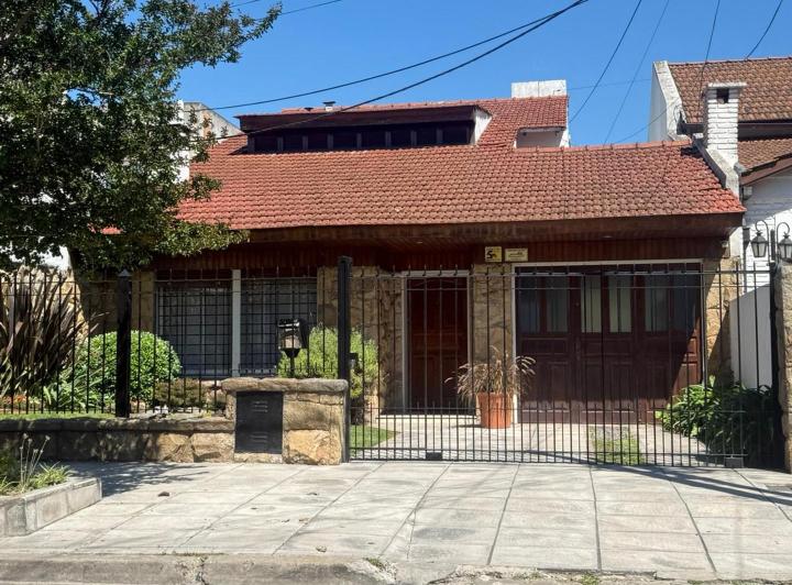 Casa · 185m² · 4 Ambientes · 1 Cochera
