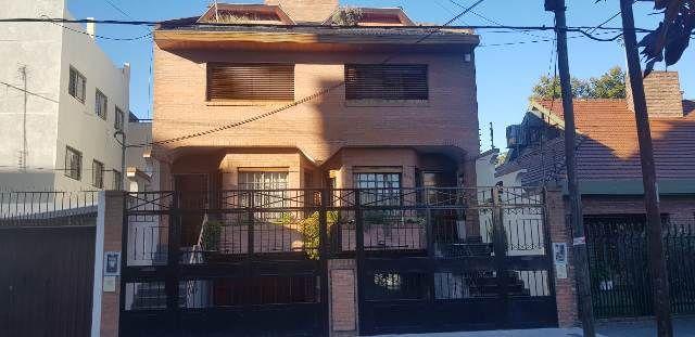 Casa · 200m² · 4 Ambientes · 4 Cocheras