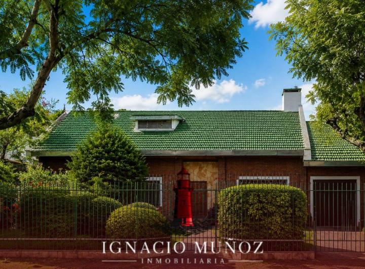 Casa · 300m² · 4 Ambientes · 4 Cocheras