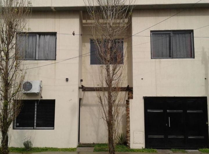 Casa · 170m² · 3 Dormitorios · 3 Cocheras