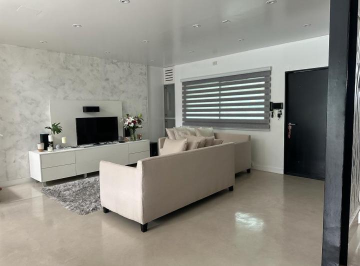 Casa · 250m² · 4 Ambientes · 2 Cocheras