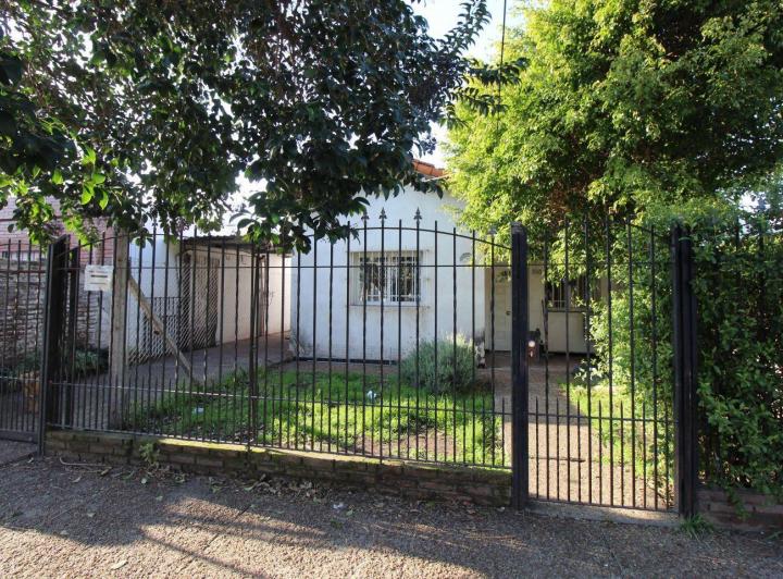 Casa · 80m² · 3 Ambientes · 4 Cocheras