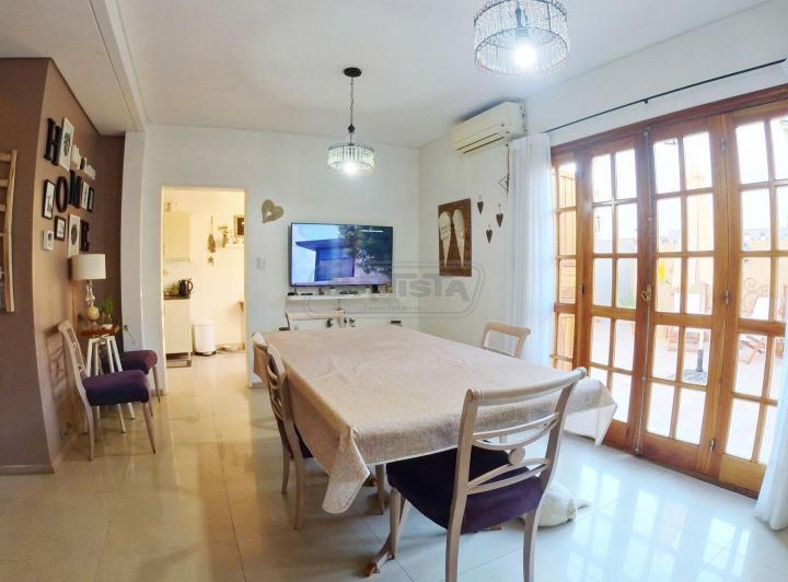 Casa · 82m² · 4 Ambientes · 1 Cochera