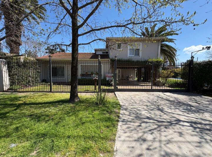 Casa · 150m² · 5 Ambientes · 2 Cocheras