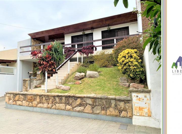 Casa · 330m² · 4 Ambientes · 4 Cocheras
