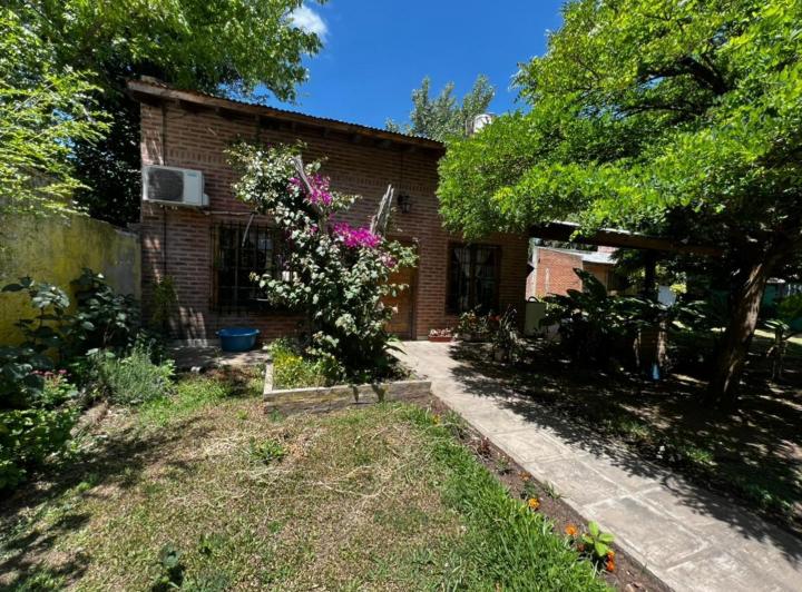 Casa · 220m² · 2 Ambientes · 2 Cocheras