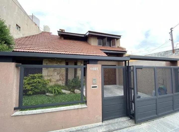 Casa · 130m² · 5 Ambientes · 3 Cocheras
