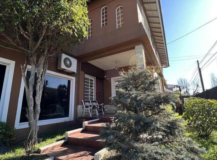 Casa · 370m² · 5 Ambientes · 1 Cochera