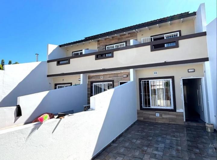 Casa · 115m² · 4 Ambientes · 2 Cocheras