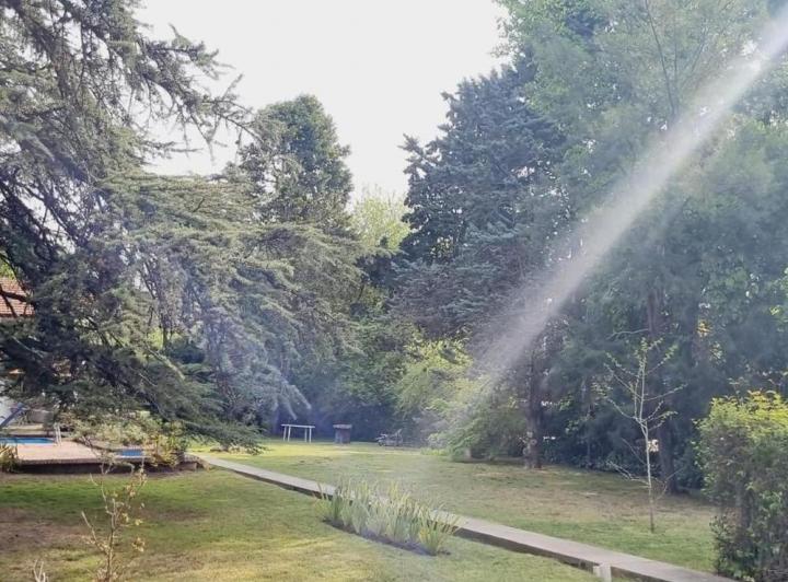 Casa · 210m² · 5 Ambientes · 10 Cocheras