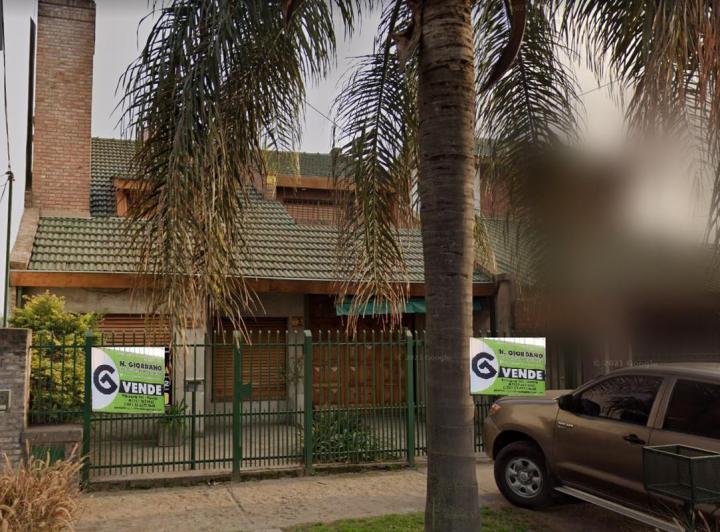 Casa · 6 Ambientes · 2 Cocheras