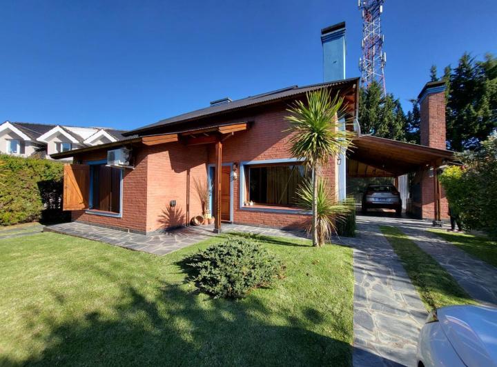 Casa · 170m² · 4 Ambientes · 2 Cocheras