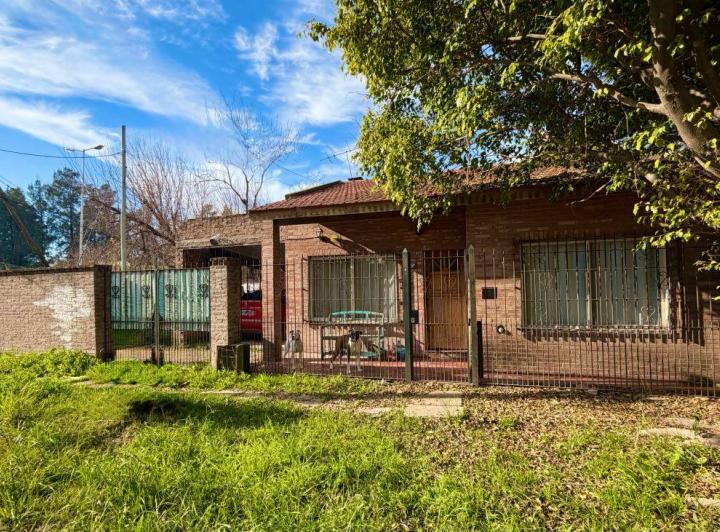 Casa · 80m² · 3 Ambientes · 2 Cocheras