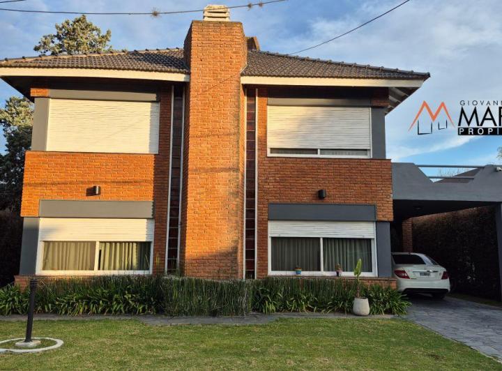 Casa · 160m² · 5 Ambientes · 2 Cocheras