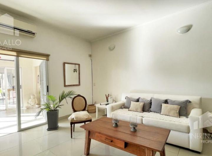 Casa · 200m² · 4 Ambientes · 1 Cochera