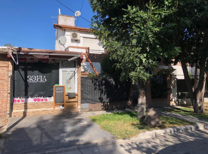 Casa · 180m² · 4 Ambientes · 2 Cocheras