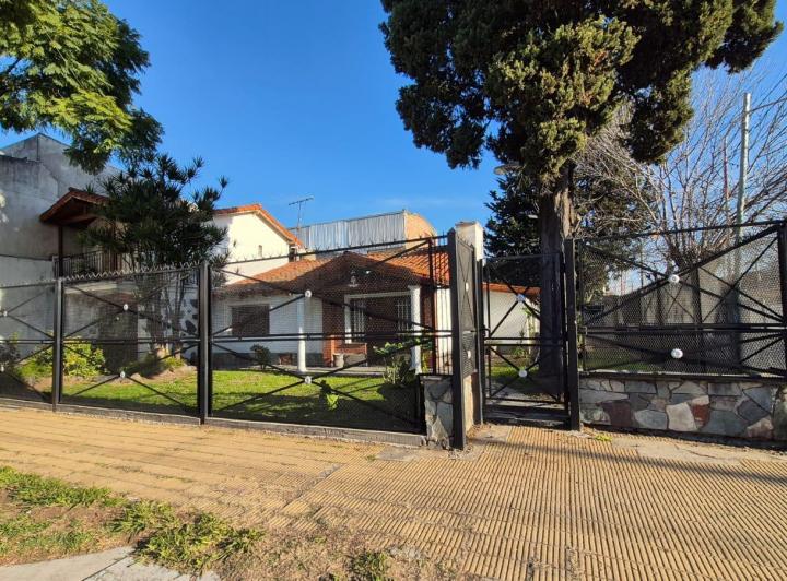 Casa · 300m² · 3 Ambientes · 5 Cocheras