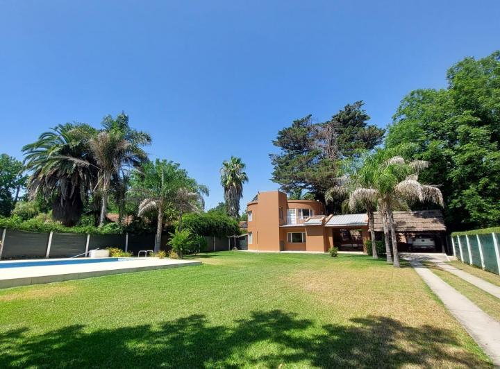 Casa · 136m² · 3 Ambientes · 2 Cocheras