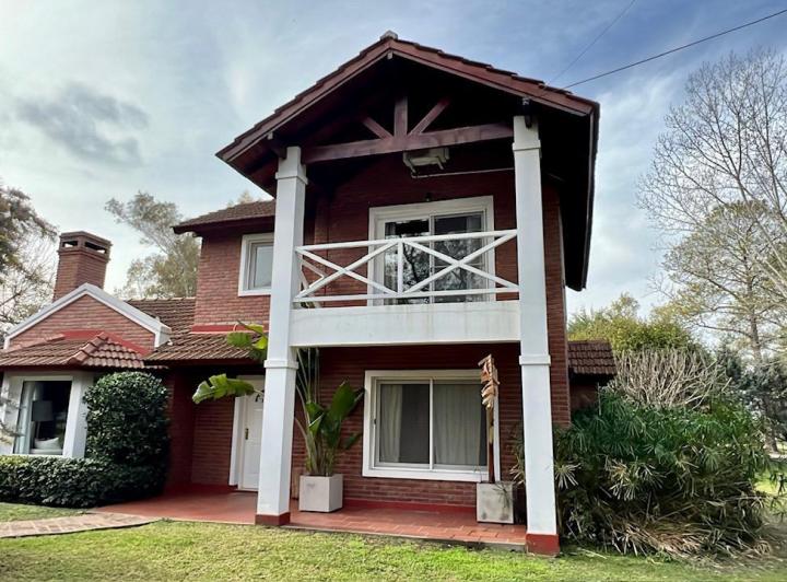 Casa · 156m² · 3 Dormitorios · 1 Cochera