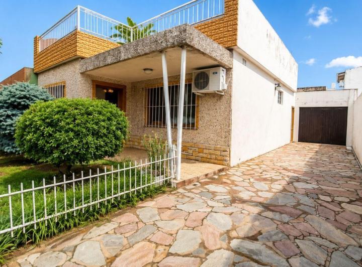 Casa · 115m² · 3 Ambientes · 4 Cocheras