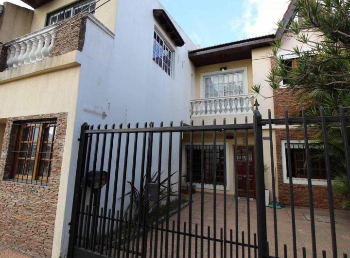 Casa · 135m² · 5 Ambientes · 2 Cocheras