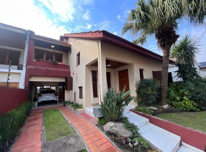 Casa · 111m² · 4 Ambientes · 3 Cocheras
