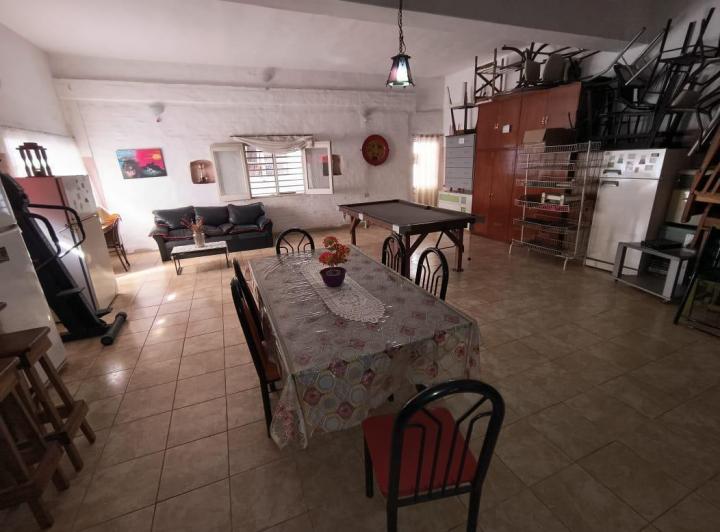 Casa · 200m² · 4 Ambientes · 2 Cocheras