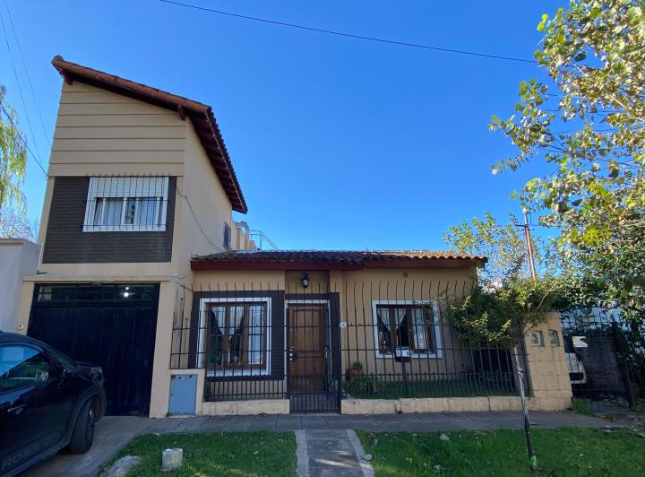 Casa · 129m² · 5 Ambientes · 2 Cocheras